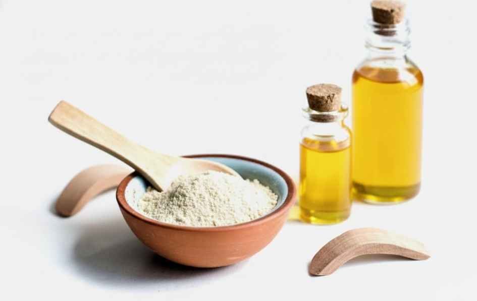 sandalwood oil with sandalwood powder